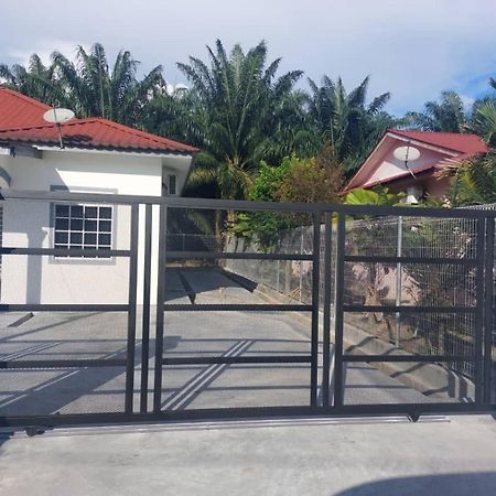 Cempaka Homestay Parit Raja Εξωτερικό φωτογραφία