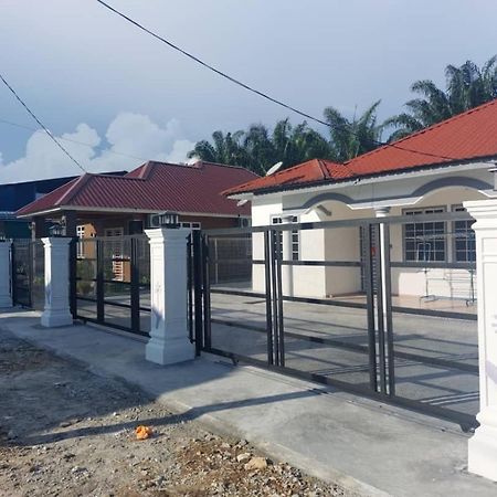 Cempaka Homestay Parit Raja Εξωτερικό φωτογραφία