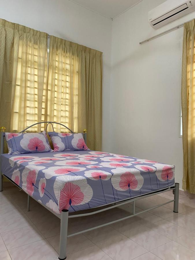 Cempaka Homestay Parit Raja Εξωτερικό φωτογραφία