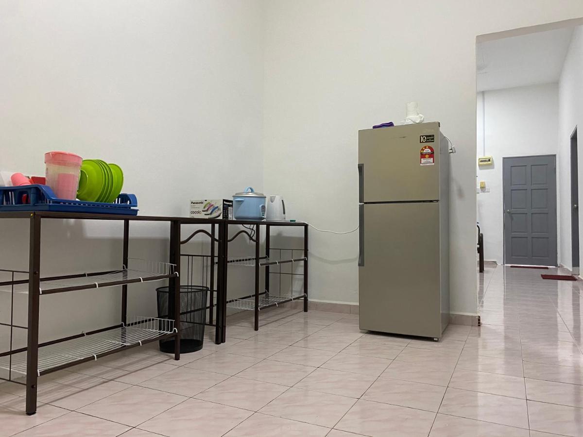 Cempaka Homestay Parit Raja Εξωτερικό φωτογραφία
