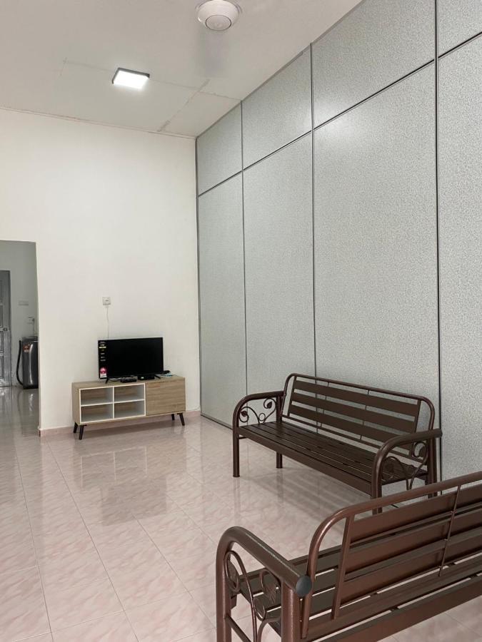 Cempaka Homestay Parit Raja Εξωτερικό φωτογραφία