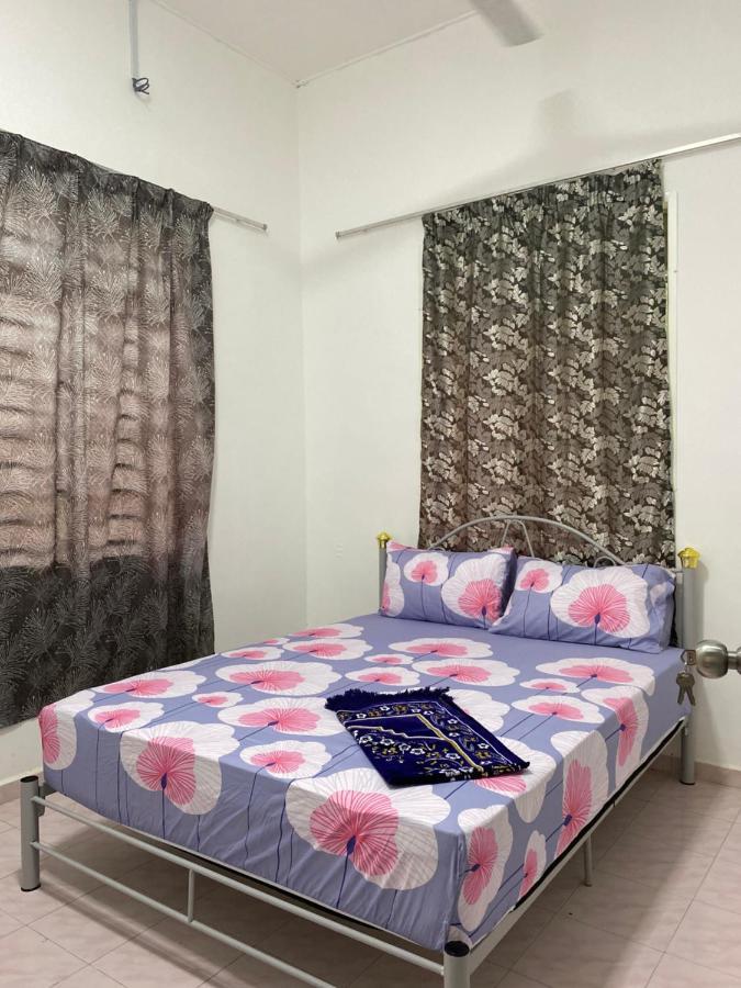 Cempaka Homestay Parit Raja Εξωτερικό φωτογραφία