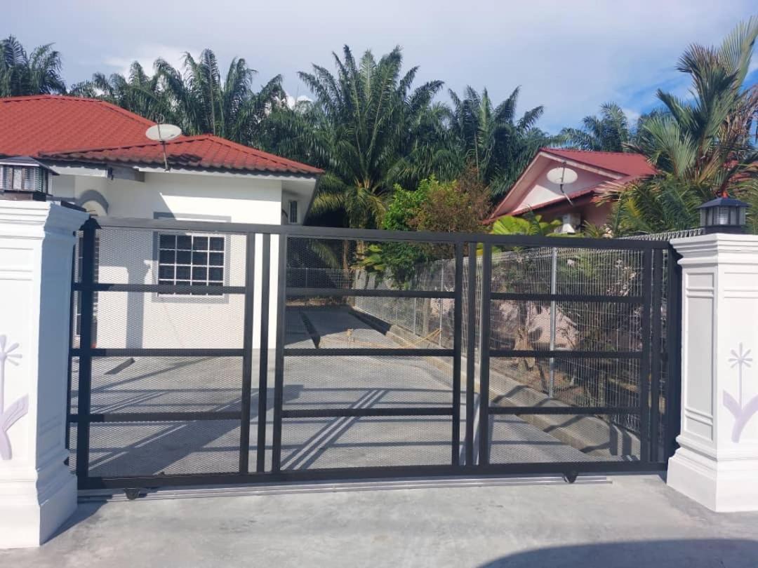 Cempaka Homestay Parit Raja Εξωτερικό φωτογραφία