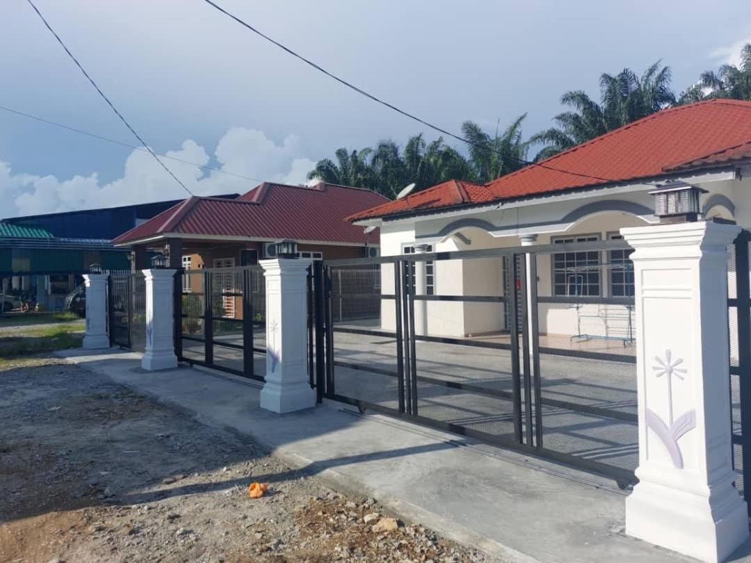 Cempaka Homestay Parit Raja Εξωτερικό φωτογραφία